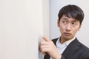 既婚男性が好きな女性にとる態度